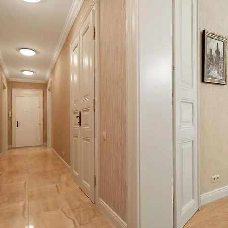 Premium Downtown Apartment *
